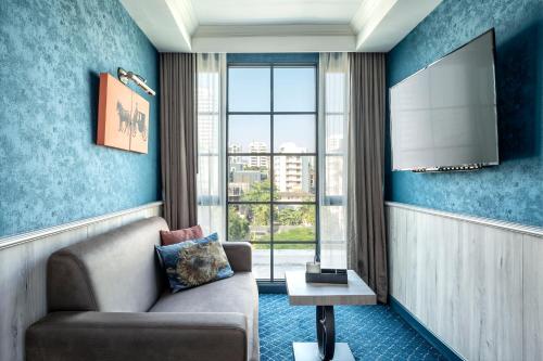 room detail thumbnail 1