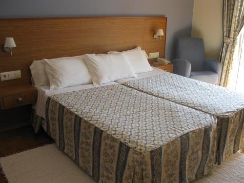 Double or Twin Room image 2
