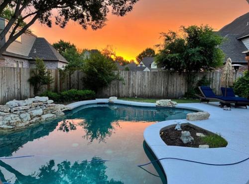 Spacious Family Home, pool, pool table, pets, 4bed – khách sạn tại Đông Nam Tulsa