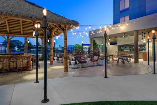 餐廳, Hilton Garden Inn Cape Canaveral near Cocoa Beach in 卡納維拉爾角