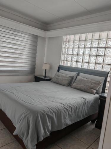 Yakhe self-catering Cozy styled 1 bedroomed in Edenvale