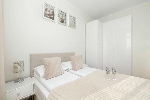 Blue and Beige Apartment in Sianożęty with Seasonal Pool Parking and Balcony by Noclegi Renters - image 3