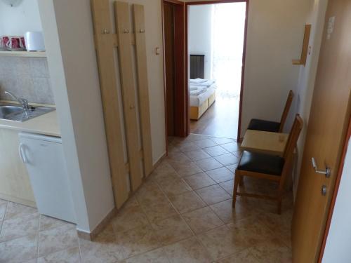 One-Bedroom Apartment 5