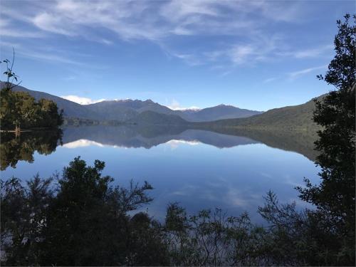 Modern Holiday Home with Stunning Lake Views, Lake Kaniere, West Coast in Kokatahi