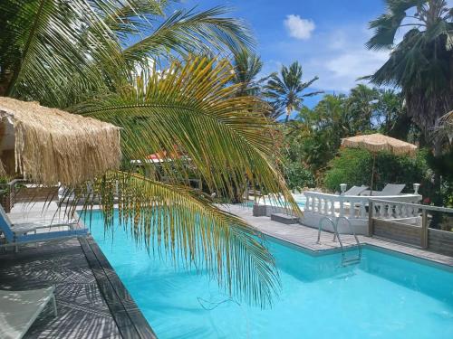 Bungalow moderne avec jardin privé à Grand Bourg (Bungalow moderne avec jardin prive a Grand Bourg) in แกรนด์-บูร์ก