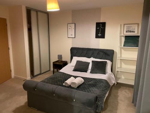 3 Bedroom House Sleeps 7 - Pets Ok - Free Parking – khách sạn tại Highfield