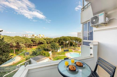 Marvellous 1 Bedroom Beachfront Flat with Parking and Pool