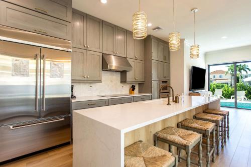 5 bedrooms, 6 beds