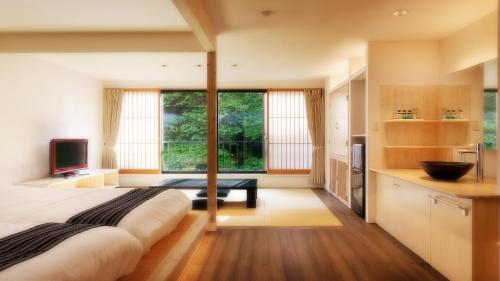 2 twin beds, 2 futon beds
