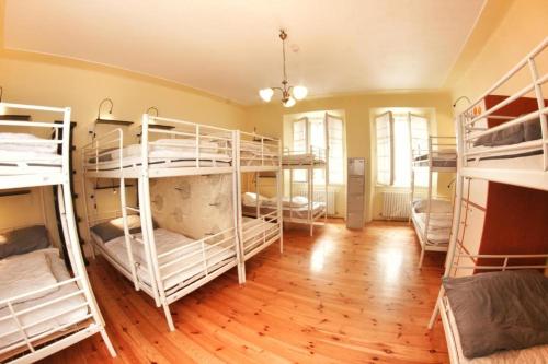 1 bunk bed