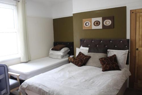 Oakwell Guest House