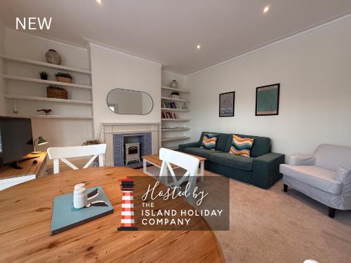 Bembridge Landing - 2 Bedroom Apartment with Parking in Bembridge Village, near Harbour and Beach – khách sạn tại Brading