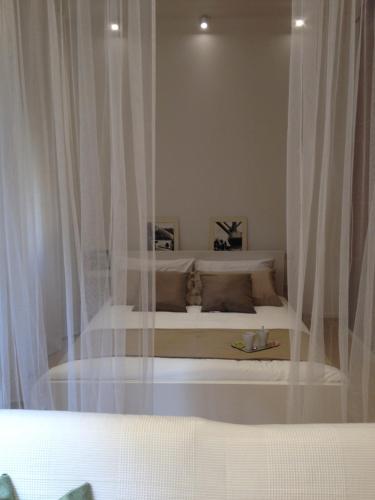 White Apartment in San Giovanni, Rome (photo 10)