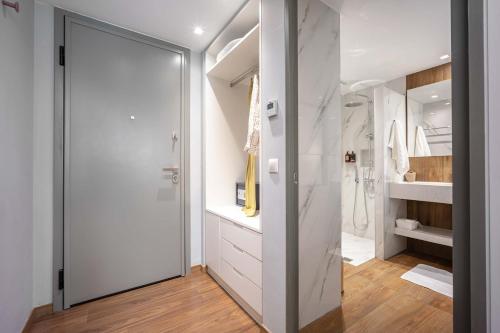 Bright Private Studio in Central Psyri l King Bed - image 14