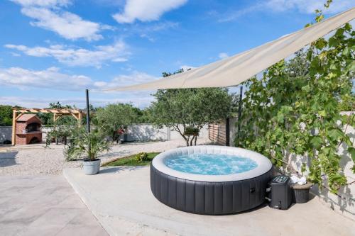 Karstais baseins, Villa Coleum - with pool and hot tub in Poljica