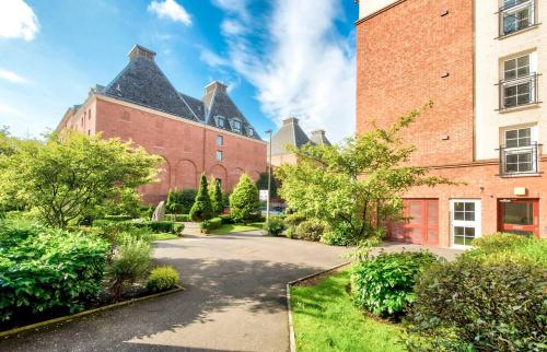 Bright & Modern Flat in Slateford