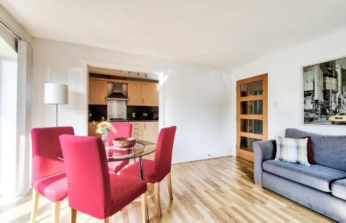 Bright & Modern Flat in Slateford