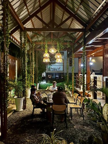 Restaurant, Rue DeuxVilles Villa in Loon