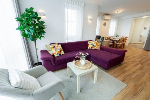 3 BDR Traveller Family Apt w AC Free Parking by NW – khách sạn tại Bacsa