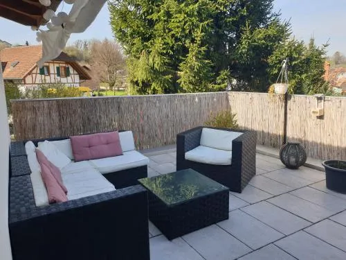 Ganzes Obergeschoss in Privathaus mit Dachterrasse in Leuzigen, Schweiz