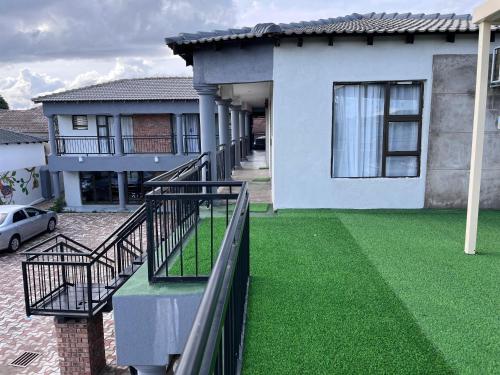 Fourteen38 Mews Guesthouse in Dwarsloop
