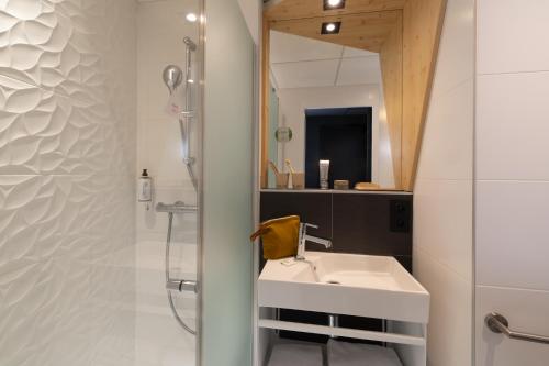 Urban Bivouac Hotel – Paris, TX
