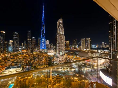 Vogue Vacation Homes, Downtown Burj Royale near Dubai Mall and Burj Khalifa ,Two Bedroom Apartment with large Balcony and Access to all Amenities, Dubaï