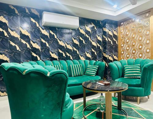 Sky View Luxury Apartment Rooftop Cafe Access - main image