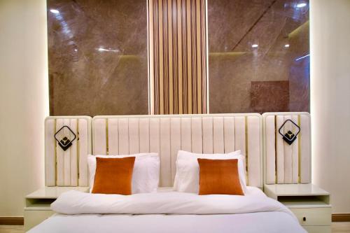 Executive 2BHK in Zeta Mall – khách sạn tại DHA Phase II