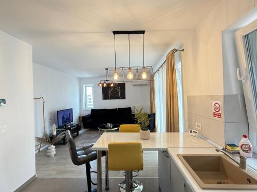 Cozy Exclusive Apartments at Kasper Coresi Mall - image 4