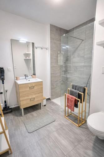 Cozy apartment with balcony 15 minutes from Lille in Faches-Thumesnil