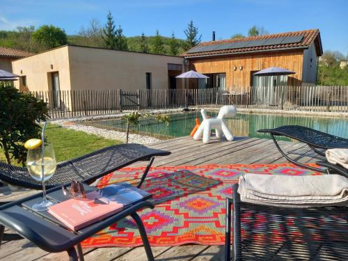Magnifique Eco-gîte 4 personnes avec piscine naturelle gîte à louer Pont-du-Casse