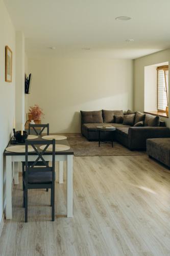 2 bedrooms, 3 beds