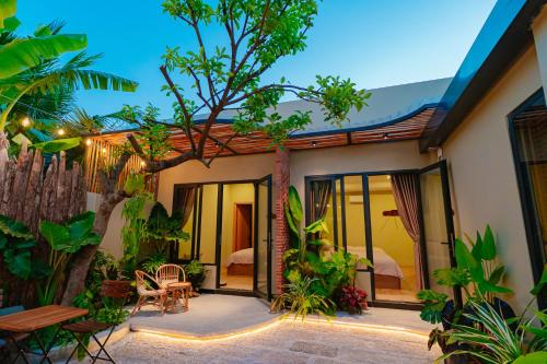 room detail thumbnail 1