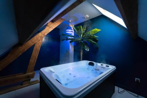 GJ Holiday Escapes - Suite maison Ralph - étage indépendant avec jacuzzi (GJ Holiday Escapes - Suite maison Ralph - etage independant avec jacuzzi) in Le Wast