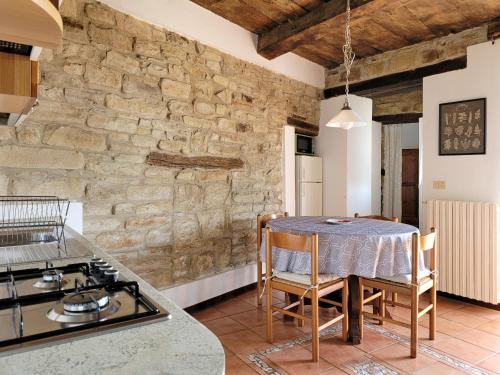 virtuve, Appartamento Barbera in Cascina Marenco Langhe Country House in Cessole