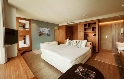 room detail thumbnail 0