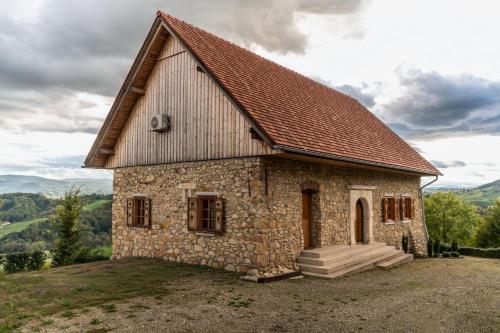 Viesnīcas āriene, Vila Podigrac in Svecina