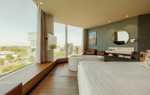 room detail thumbnail 1