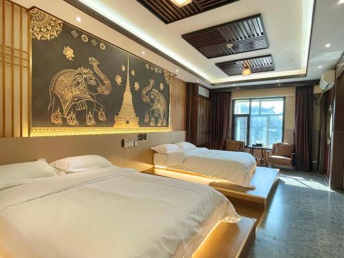 Mangshi Dai Elephant Mansion Hotel in Dehong