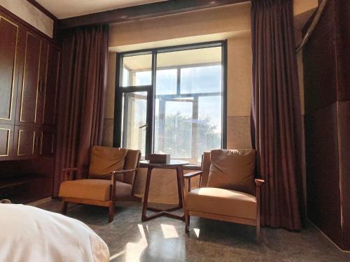 Mangshi Dai Elephant Mansion Hotel in Dehong