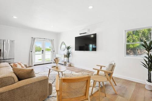 Nice 2BR 1B Guest House with HotTub in Denton, USA