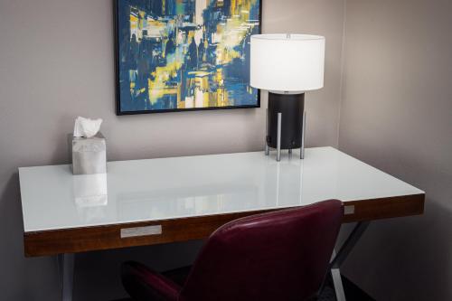 DoubleTree by Hilton Hotel & Suites Pittsburgh Downtown - image 22