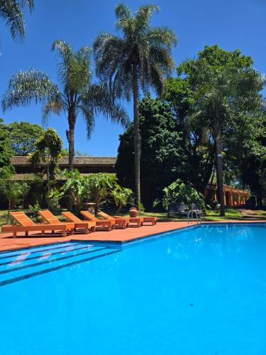 Peldbaseins, Hotel & Restaurant Las Brisas in Vanda