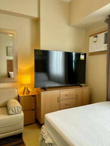 KBrothers - Chic Studio in the Heart of it All! 4