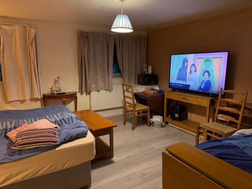 BFamily-Jacks Court - Oldham