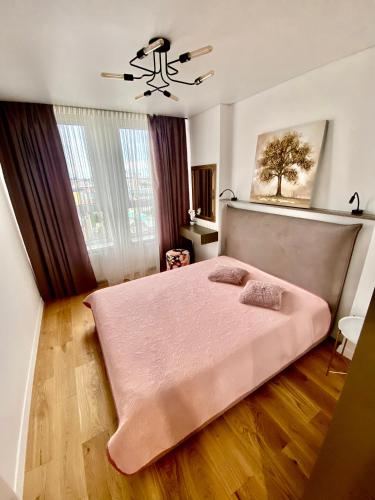 1 queen bed, 1 sofa bed