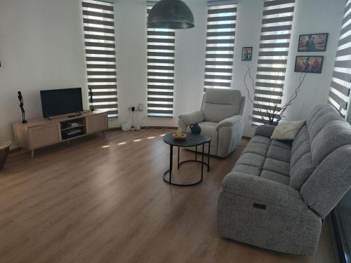 Anamor apartment 408 - image 5