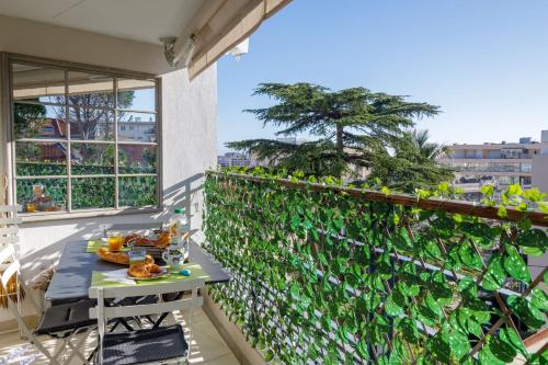 Villa Lerins 411 by Halldis