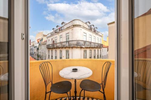 Heritage Apartment w Balcony in Bairro Alto - image 2